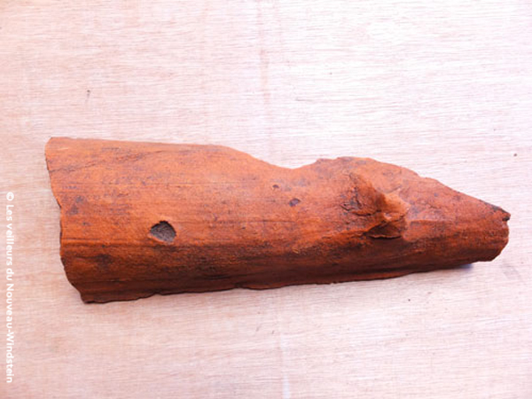 Morceau de tuile du château windstein